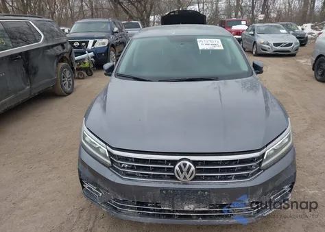2018 Volkswagen Passat 2.0T R-Line/2.0T S z USA, uszkodzony, nr VIN 1VWAA7A37JC014607